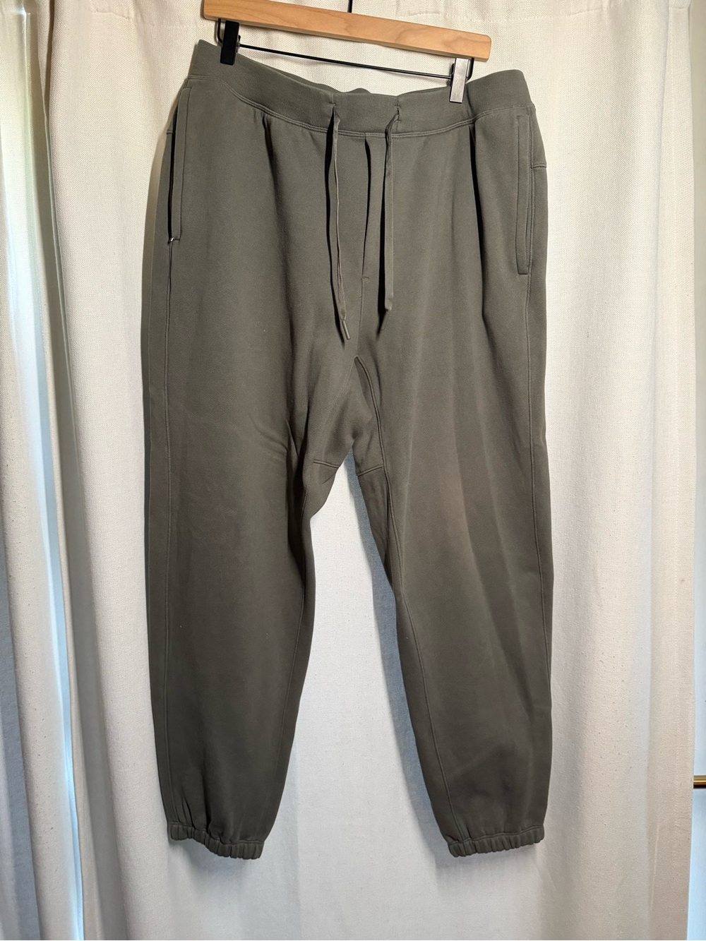 lululemon athletica Men's Olive Drawstring Joggers